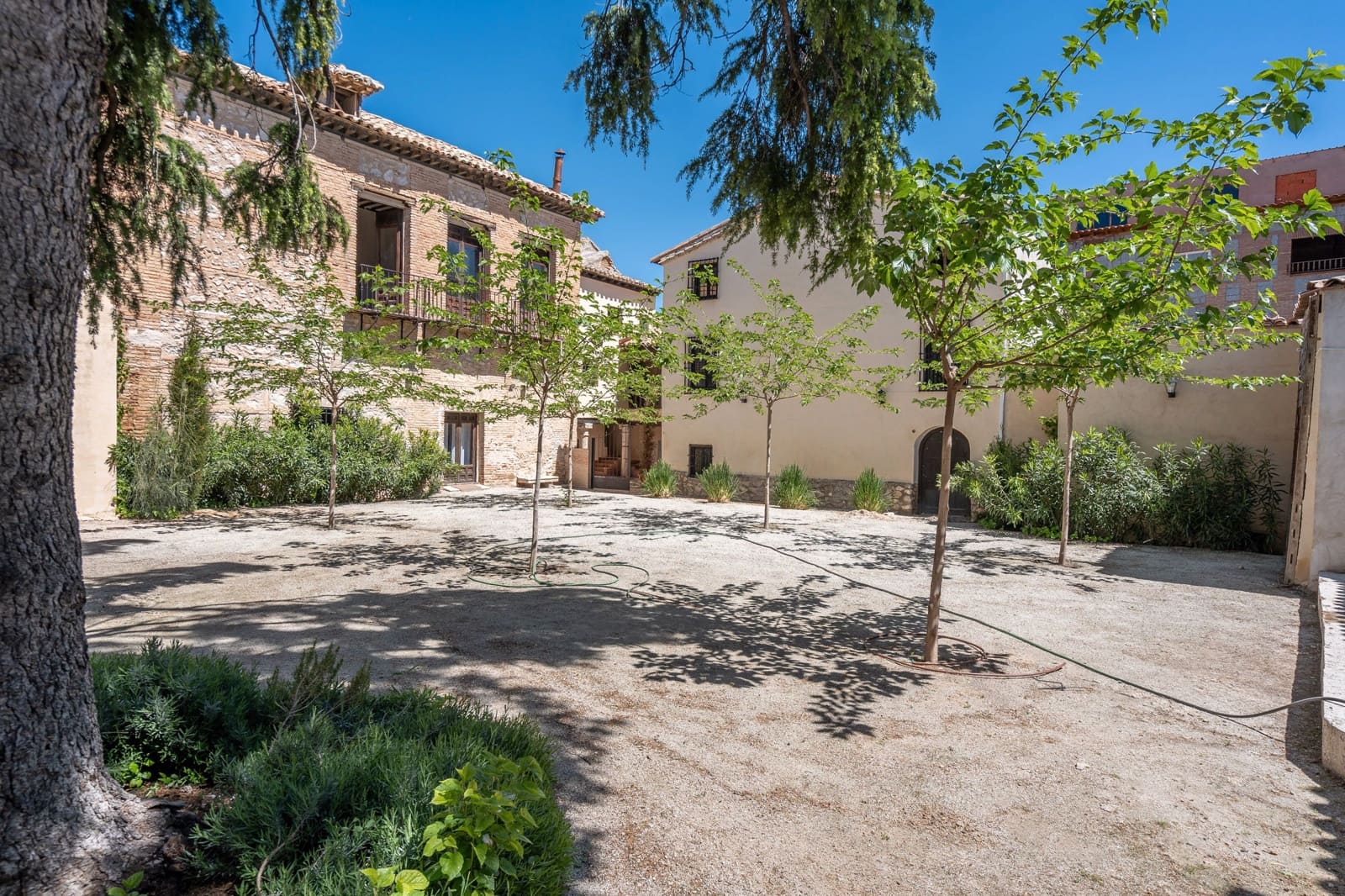 21 bedroom Hotel for sale in Yepes - € 500,000 (Ref: 8273948)