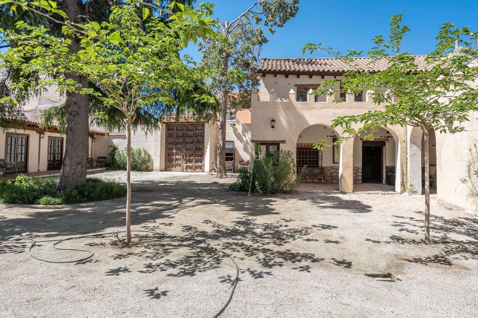 21 bedroom Hotel for sale in Yepes - € 500,000 (Ref: 8273948)