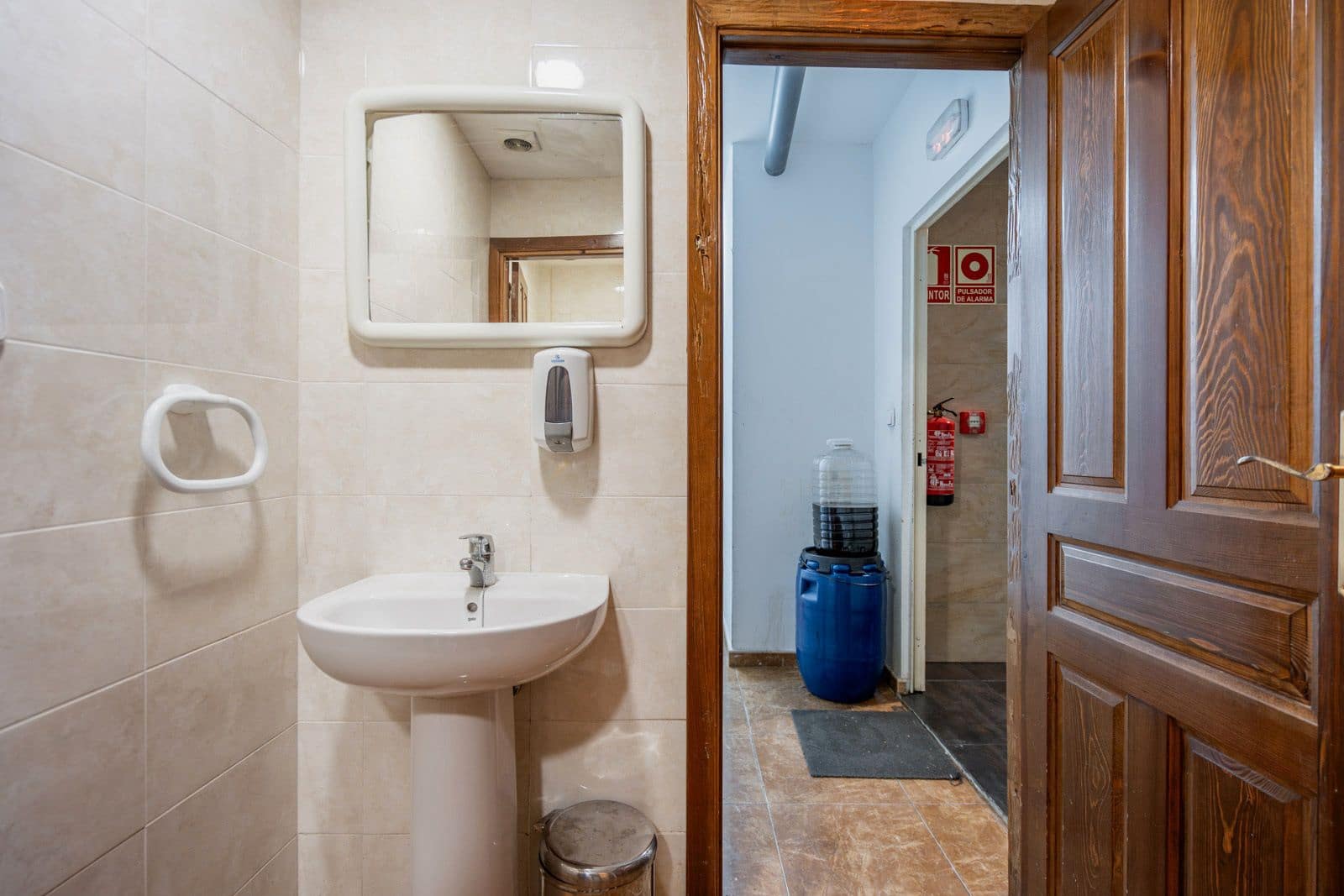 Commercial for sale in Mejorada del Campo - € 350,000 (Ref: 8696937)