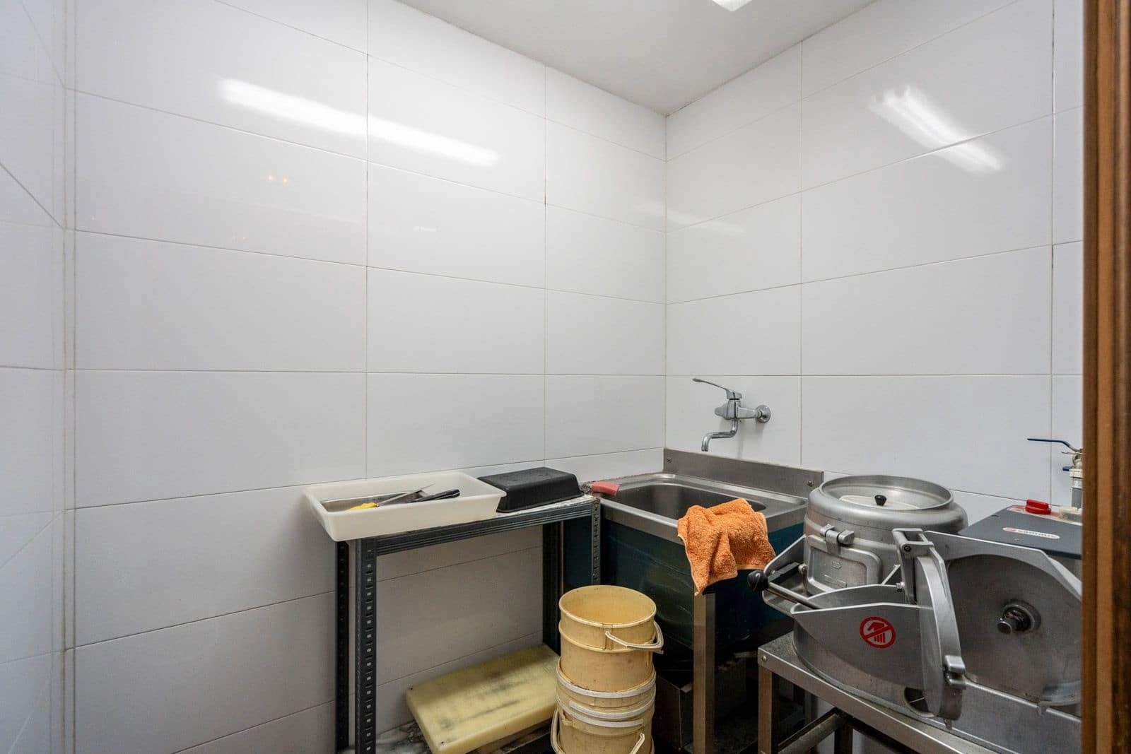 Commercial for sale in Mejorada del Campo - € 350,000 (Ref: 8696937)