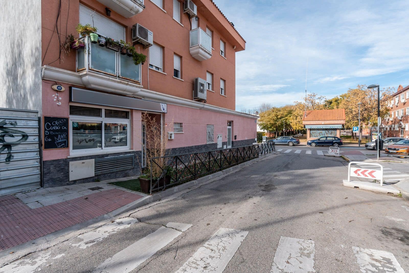 Commercial for sale in Mejorada del Campo - € 350,000 (Ref: 8696937)