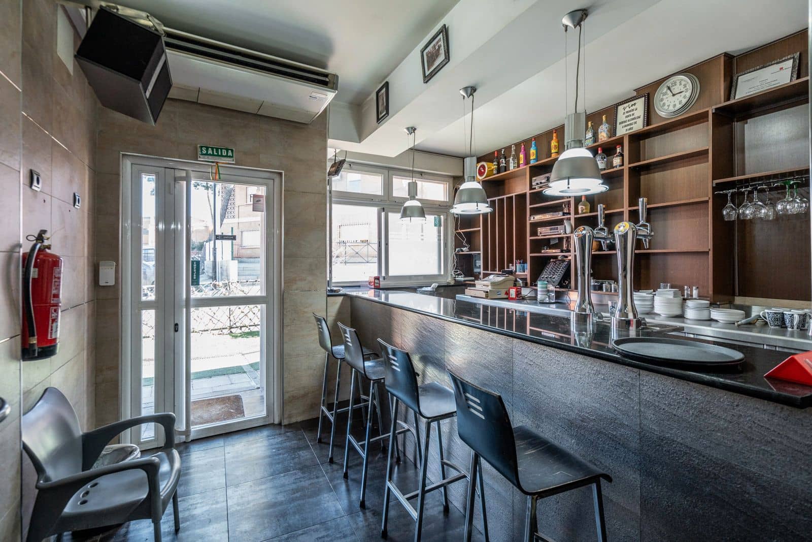 Commercial for sale in Mejorada del Campo - € 350,000 (Ref: 8696937)