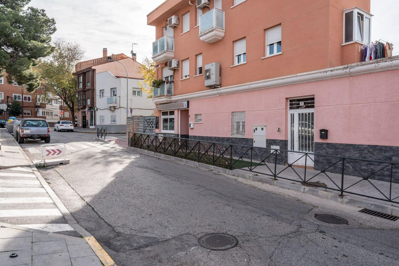 Commercial for sale in Mejorada del Campo - € 350,000 (Ref: 8696937)