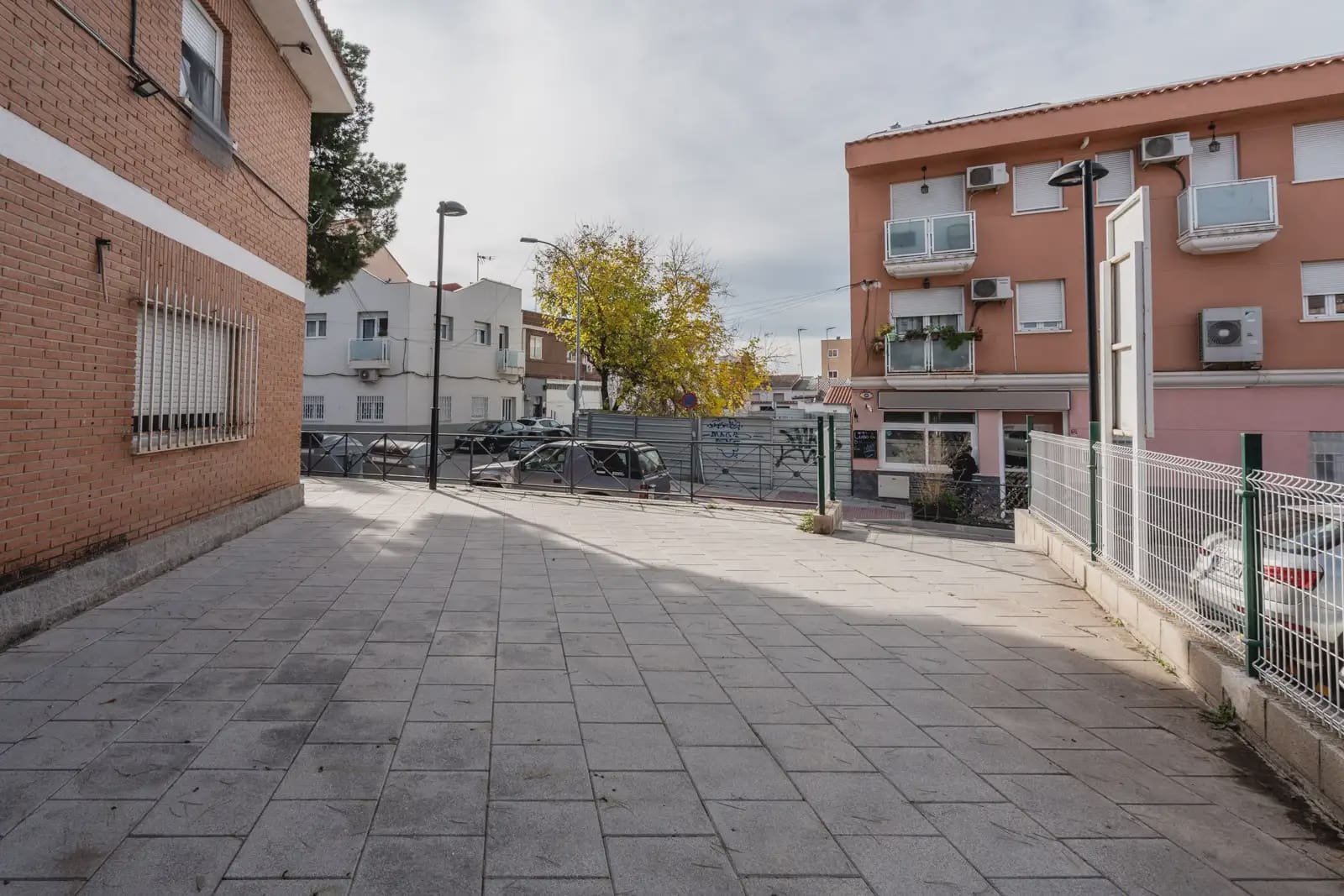 Commercieel te koop in Mejorada del Campo - € 290.000 (Ref: 8696937)