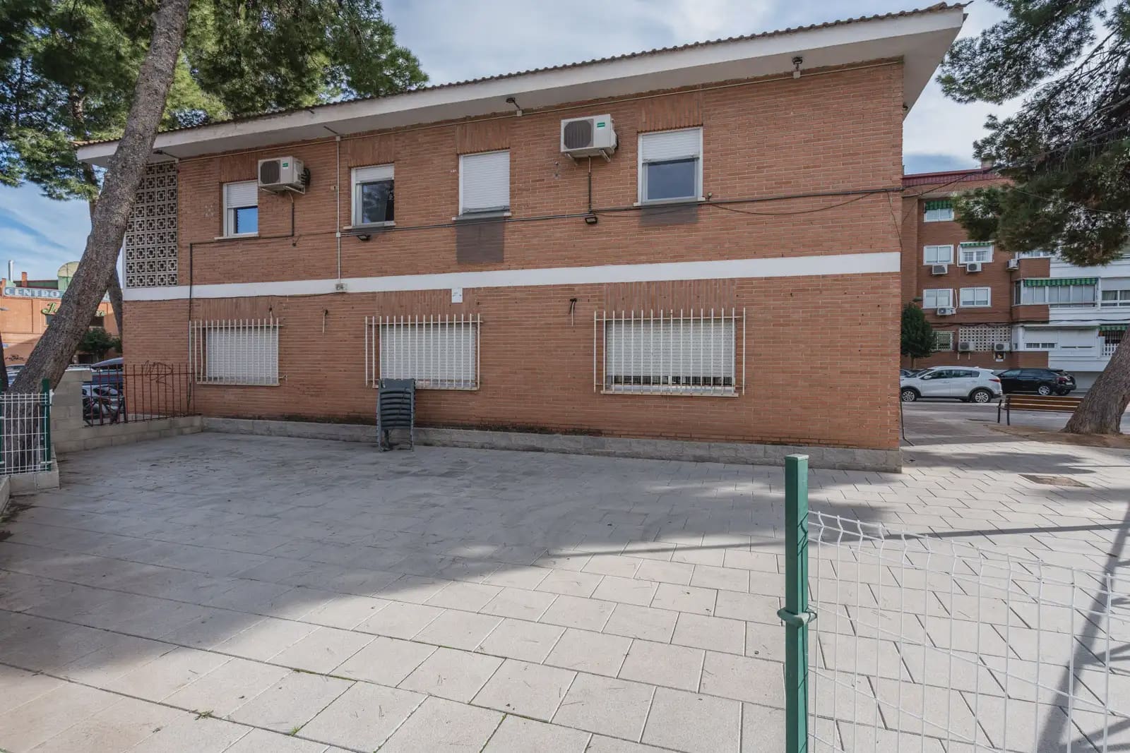 Commercieel te koop in Mejorada del Campo - € 290.000 (Ref: 8696937)