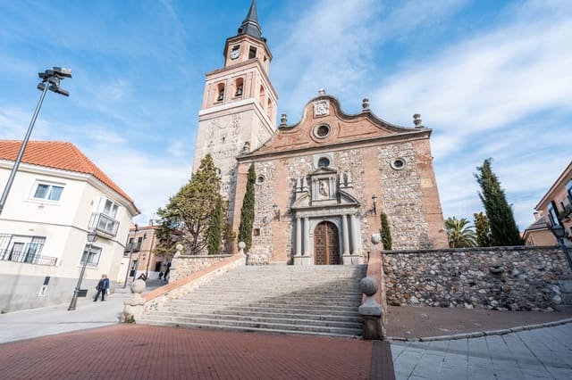 Mark till salu i Casco Histórico de Vallecas, Madrid stad - 350 000 € (Ref: 8718567)