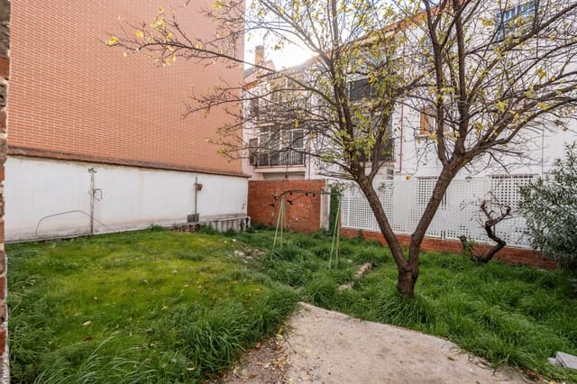 Mark till salu i Casco Histórico de Vallecas, Madrid stad - 350 000 € (Ref: 8718567)