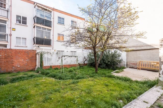 Mark till salu i Casco Histórico de Vallecas, Madrid stad - 350 000 € (Ref: 8718567)