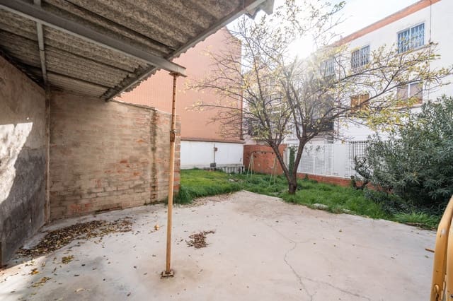 Mark till salu i Casco Histórico de Vallecas, Madrid stad - 350 000 € (Ref: 8718567)