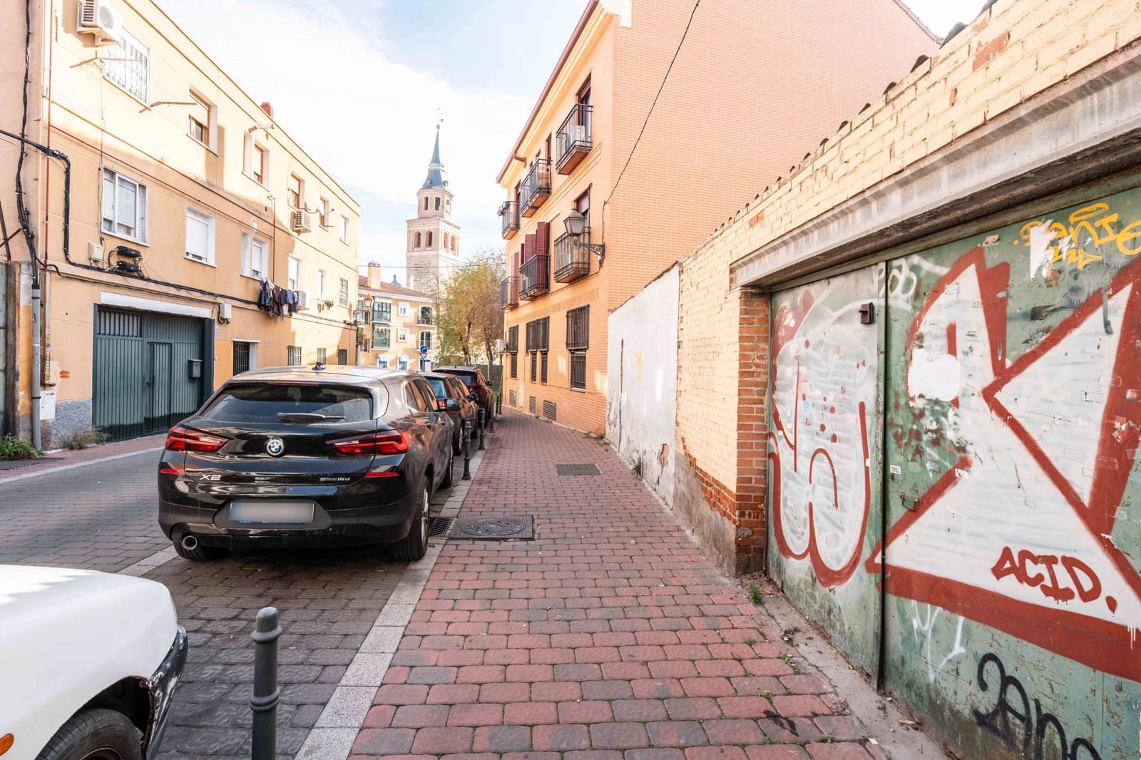 Grunde uden byggetilladelser til salg i Madrid by - € 350.000 (Ref: 8718567)