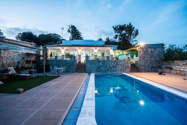 4 soveværelse Finca/Landehus til salg i Chiclana de la Frontera med swimmingpool garage - € 750.000 (Ref: 8902733)