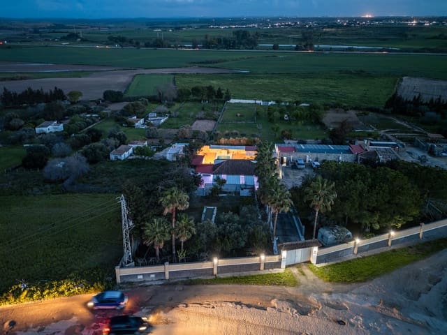 4 soveværelse Finca/Landehus til salg i Chiclana de la Frontera med swimmingpool garage - € 750.000 (Ref: 8902733)