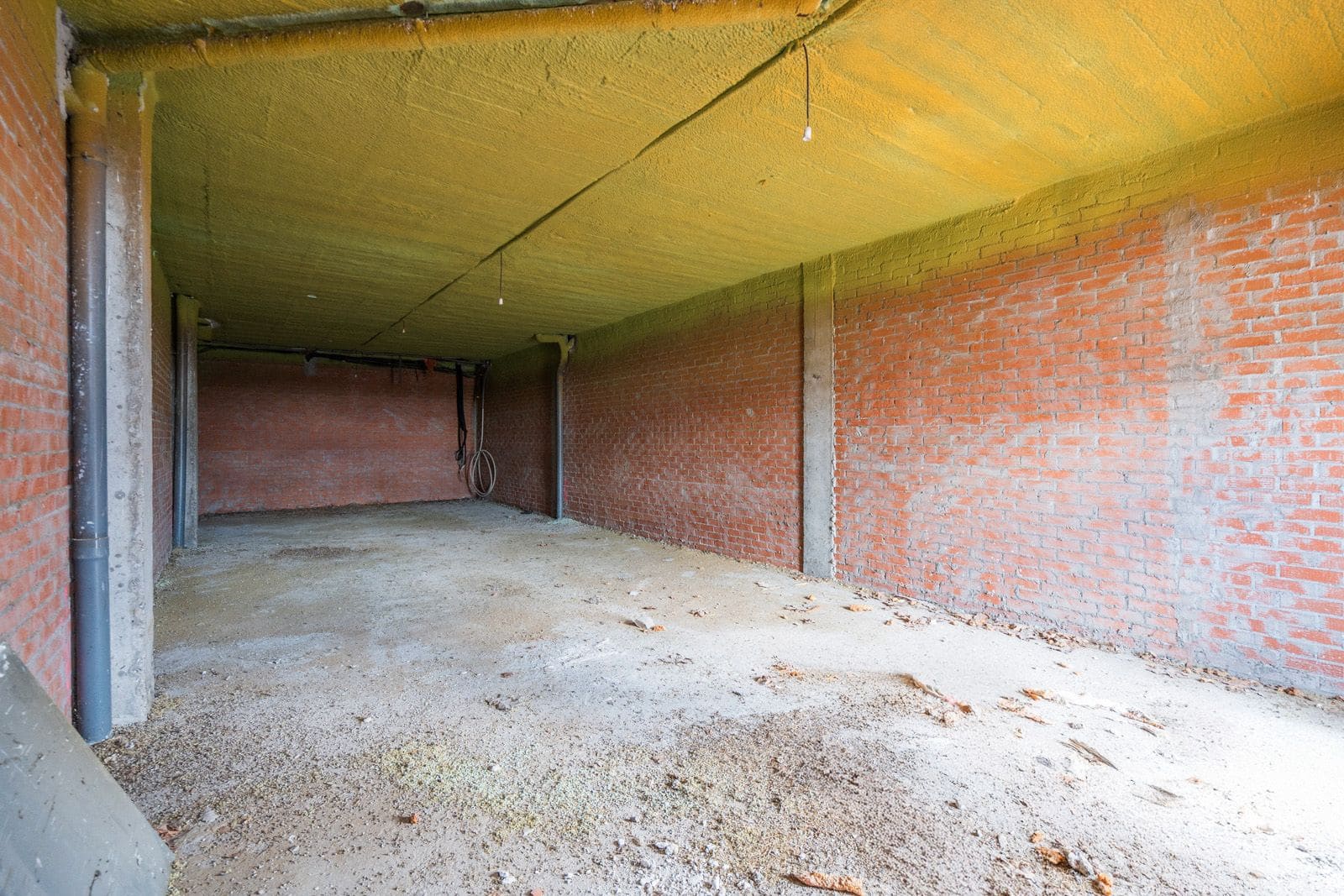 Commercial for sale in Parla - € 100,000 (Ref: 8906279)