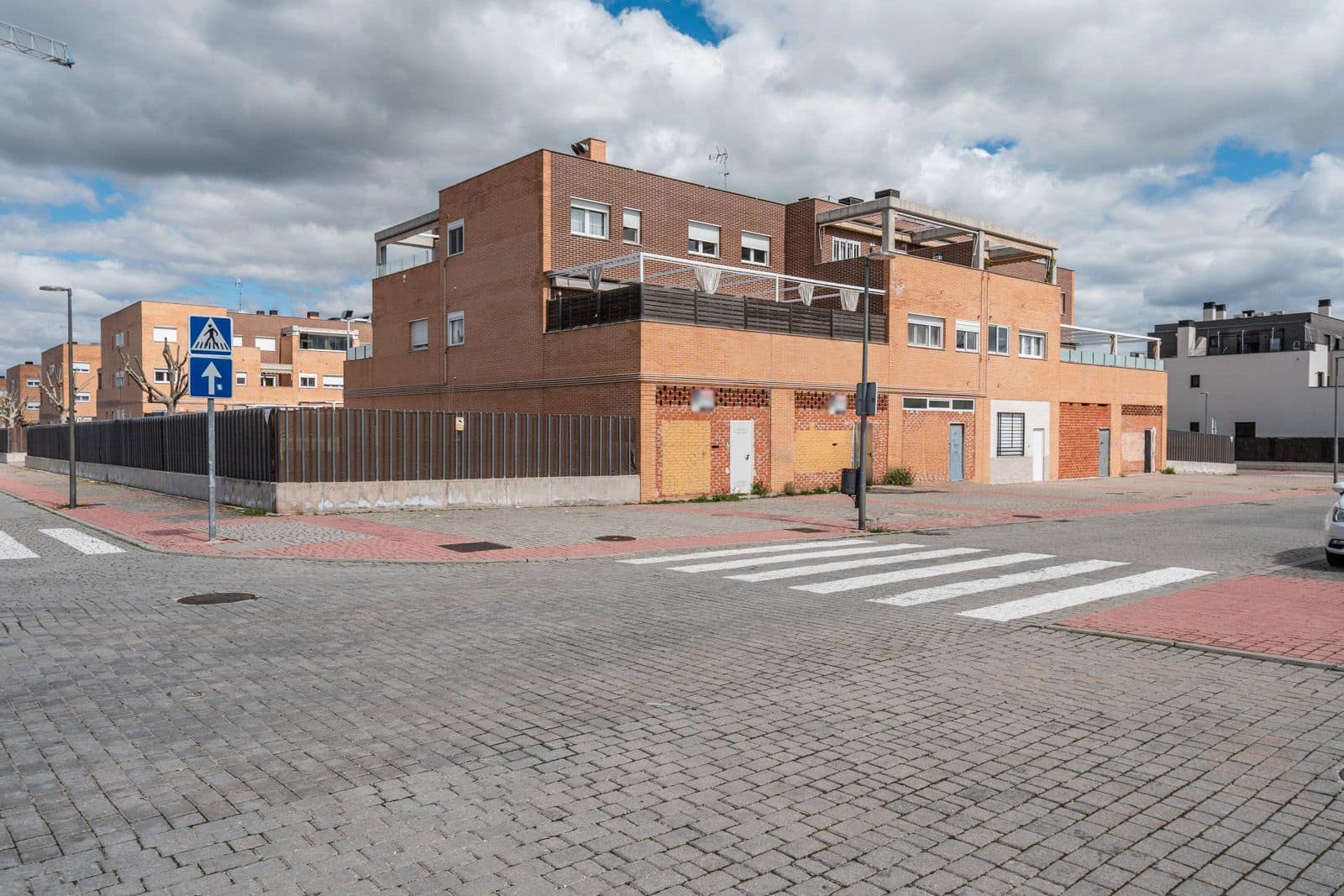 Commercial for sale in Parla - € 100,000 (Ref: 8906279)