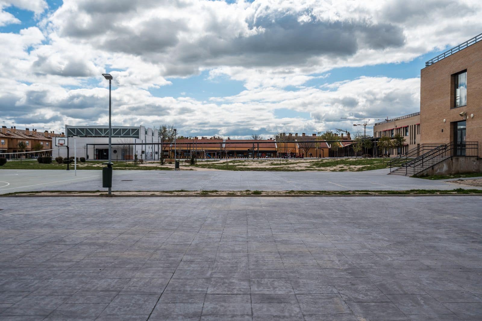 Commercial for sale in Parla - € 100,000 (Ref: 8906279)