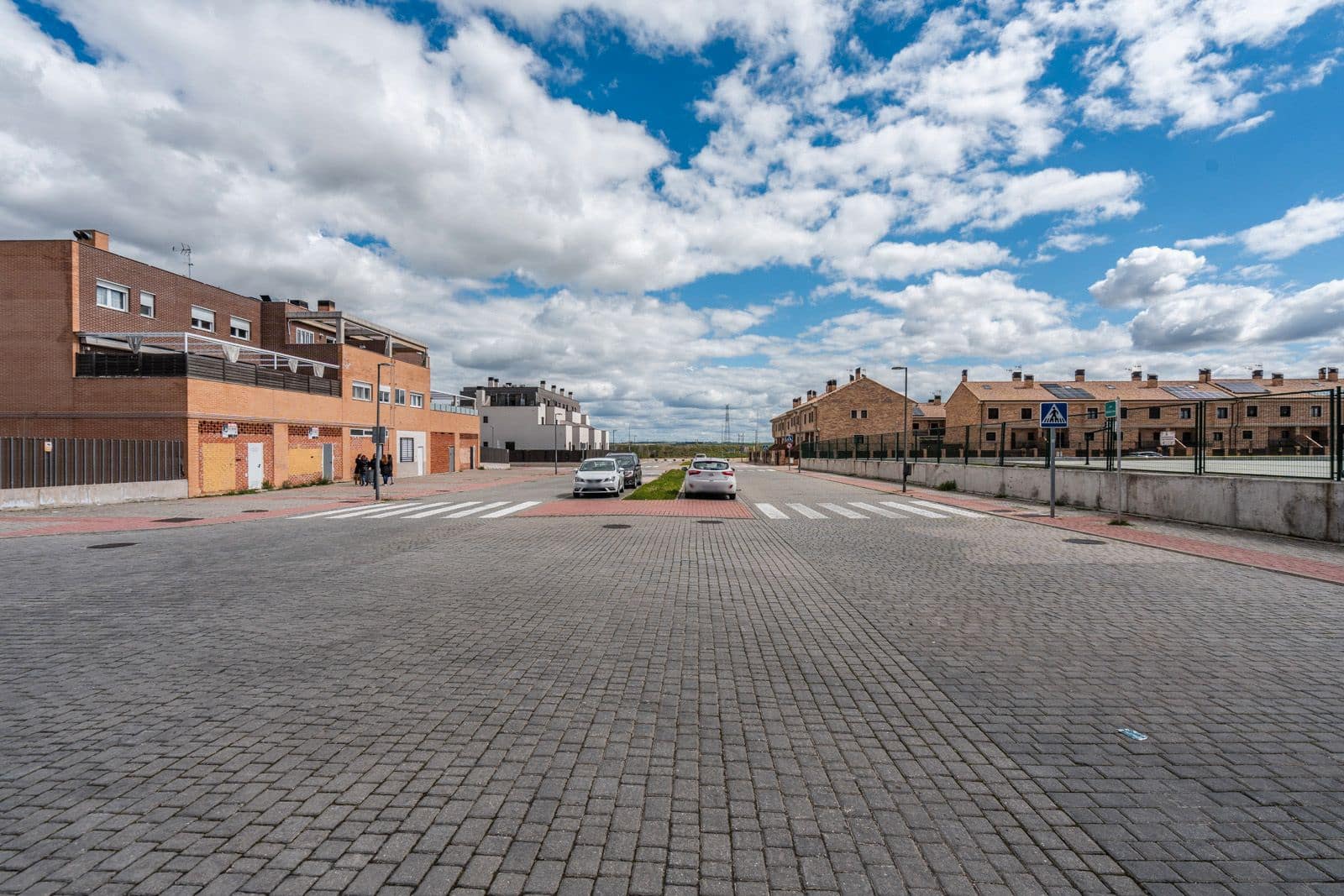 Commercial for sale in Parla - € 100,000 (Ref: 8906279)