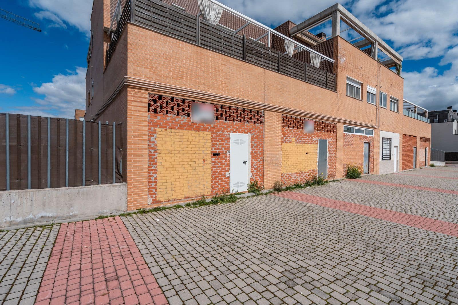 Commercial for sale in Parla - € 100,000 (Ref: 8906279)