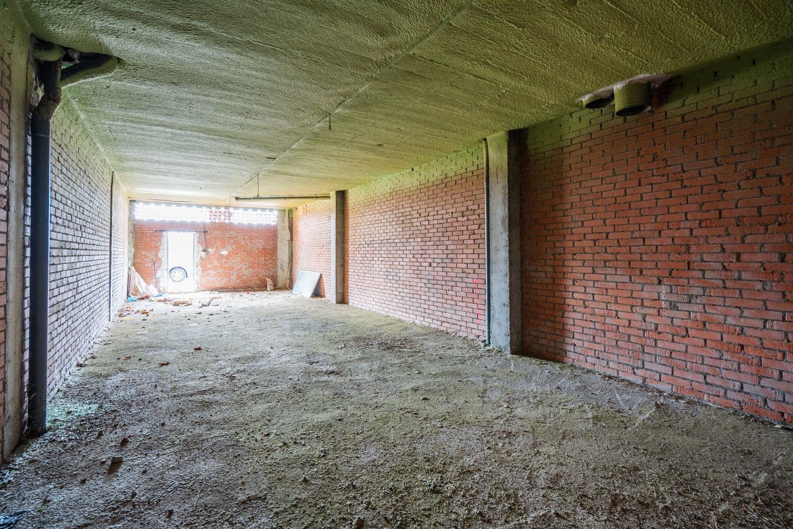 Commercial for sale in Parla - € 100,000 (Ref: 8906279)