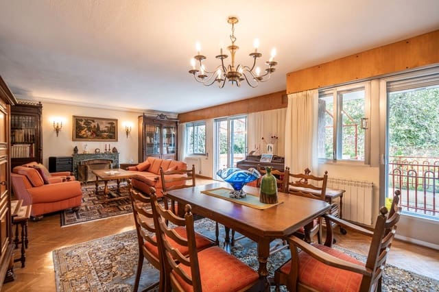 6 makuuhuone Paritalo myytävänä paikassa Peñagrande, Madrid kaupunki mukana 
autotalli - 1 295 000 € (Ref: 8920850)