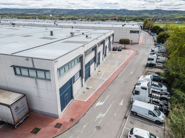 Commercial for sale in Meco - € 220,500 (Ref: 8948242)