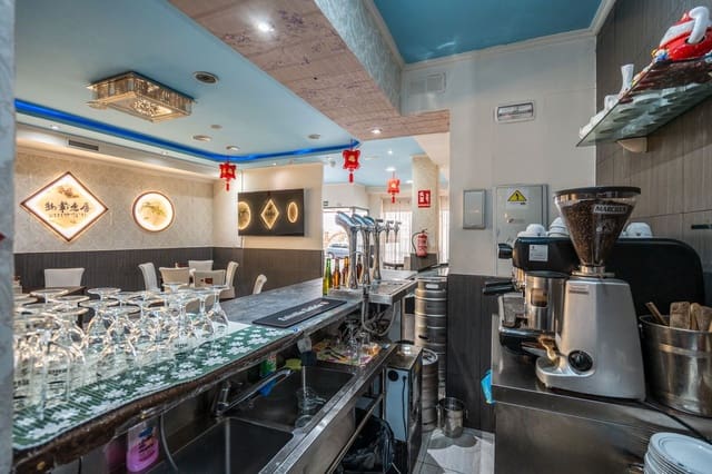 Commercial for sale in Leganés - € 375,000 (Ref: 8953357)