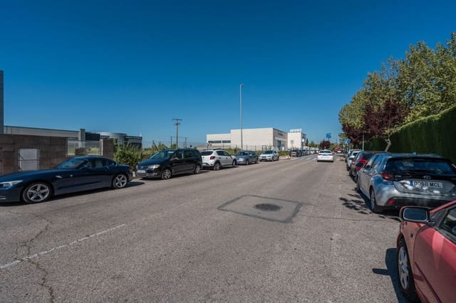 Comercial para venda em Parla - 690 000 € (Ref: 8953831)