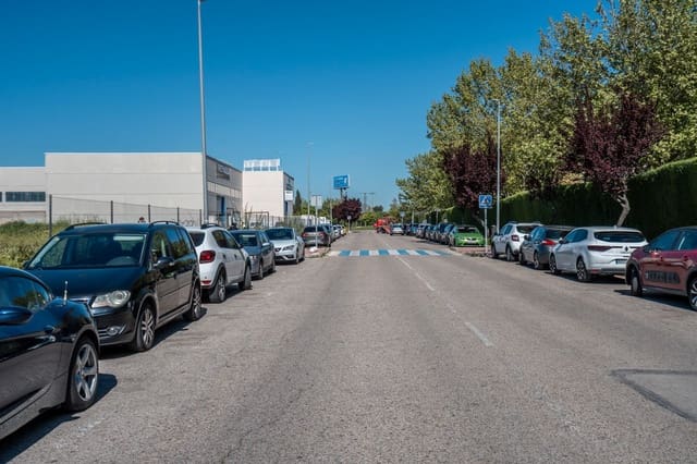 Comercial para venda em Parla - 690 000 € (Ref: 8953831)