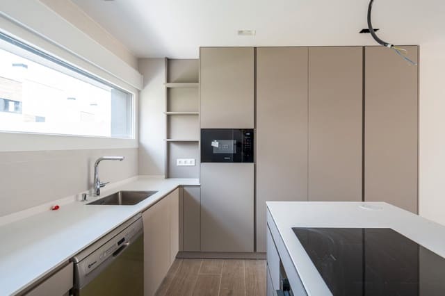 5 bedroom Townhouse for sale in Las Rozas de Madrid with pool garage - € 990,000 (Ref: 8969568)