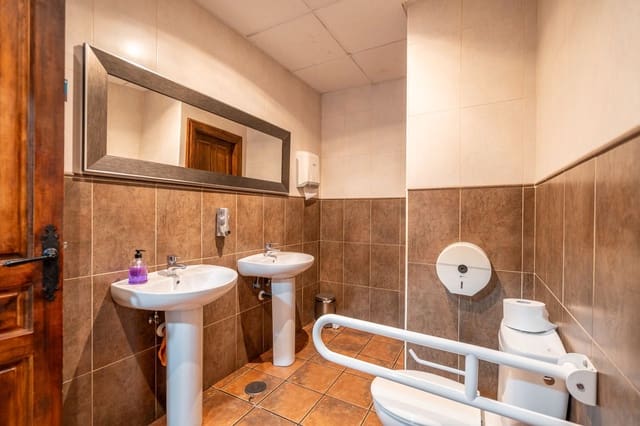 Erhverv til salg i Azuqueca de Henares - € 235.900 (Ref: 8997451)