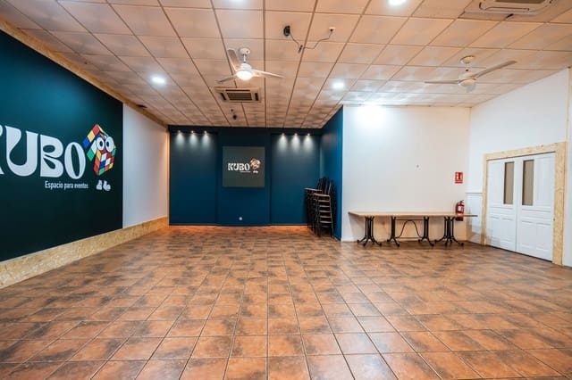 Erhverv til salg i Azuqueca de Henares - € 235.900 (Ref: 8997451)