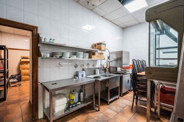 Erhverv til salg i Azuqueca de Henares - € 235.900 (Ref: 8997451)