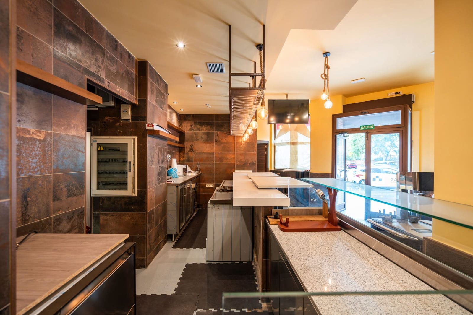 Erhverv til salg i Alcorcon - € 345.000 (Ref: 9002664)