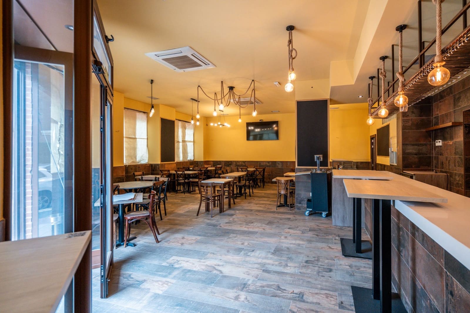 Erhverv til salg i Alcorcon - € 345.000 (Ref: 9002664)