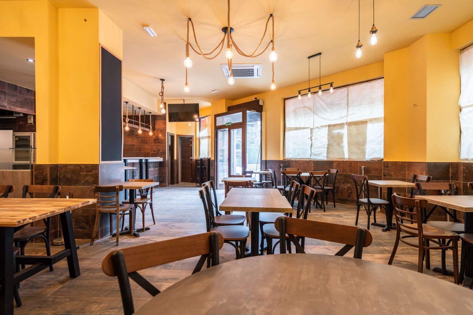 Erhverv til salg i Alcorcon - € 345.000 (Ref: 9002664)