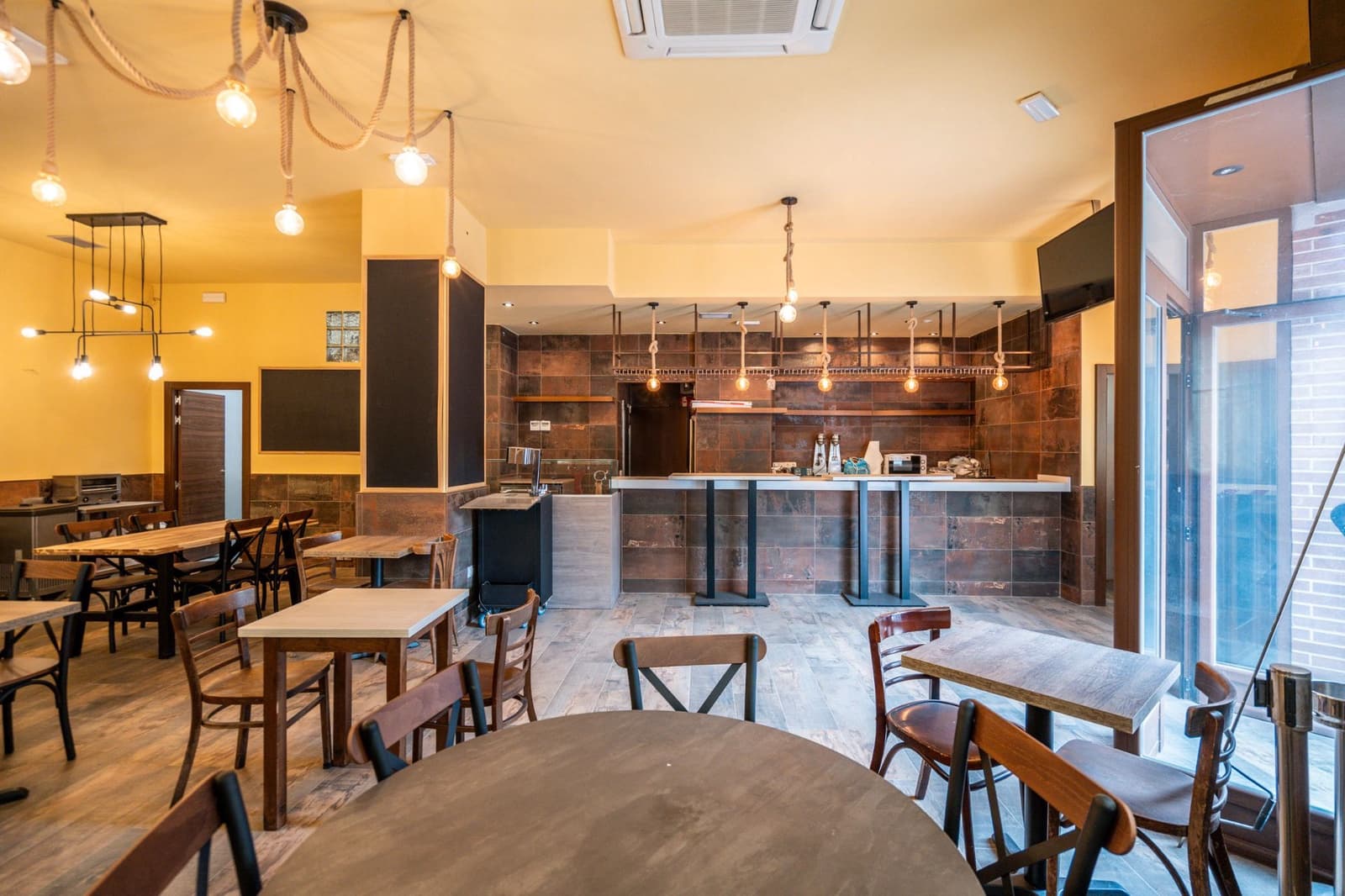 Erhverv til salg i Alcorcon - € 345.000 (Ref: 9002664)