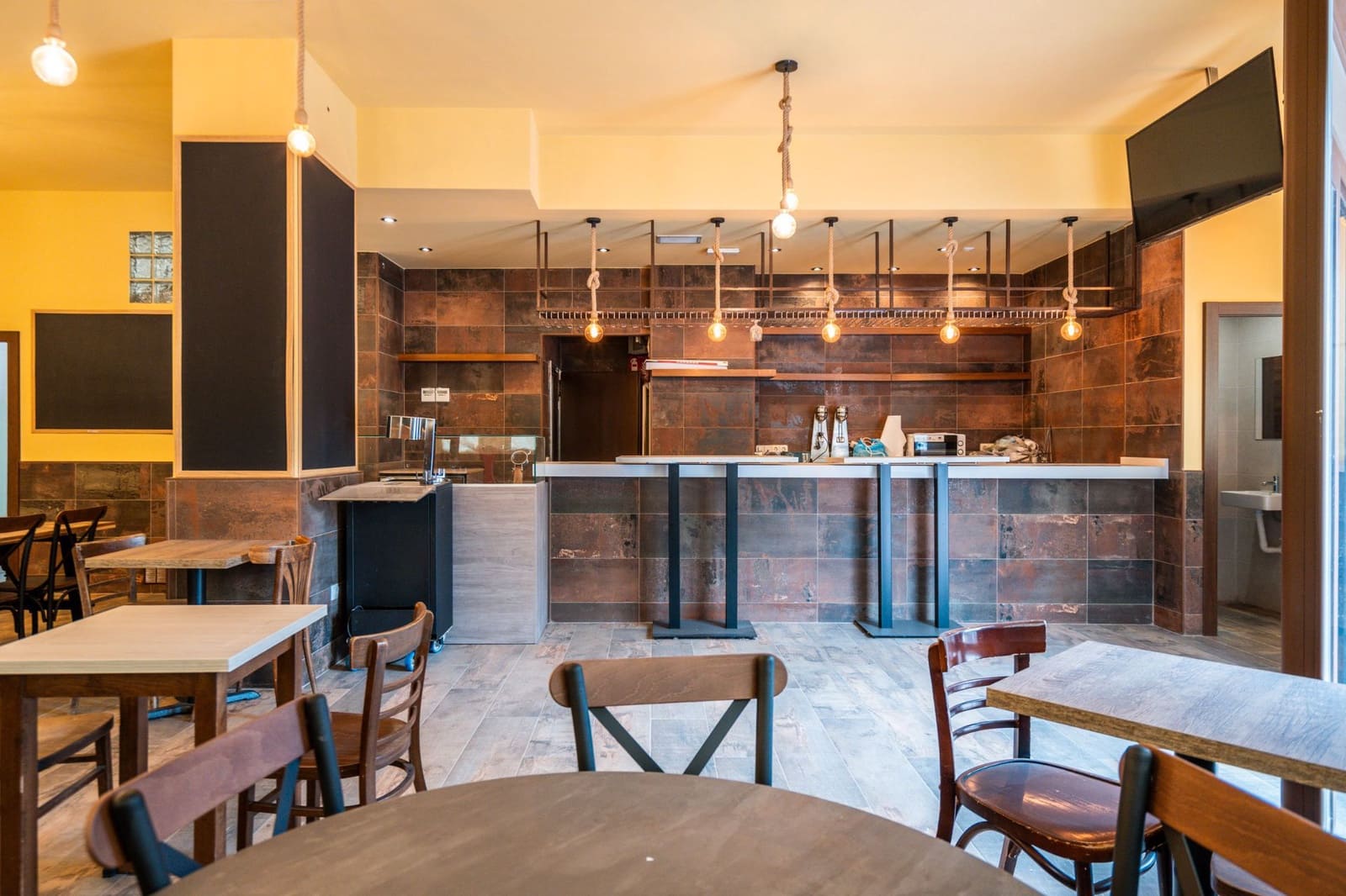 Erhverv til salg i Alcorcon - € 345.000 (Ref: 9002664)