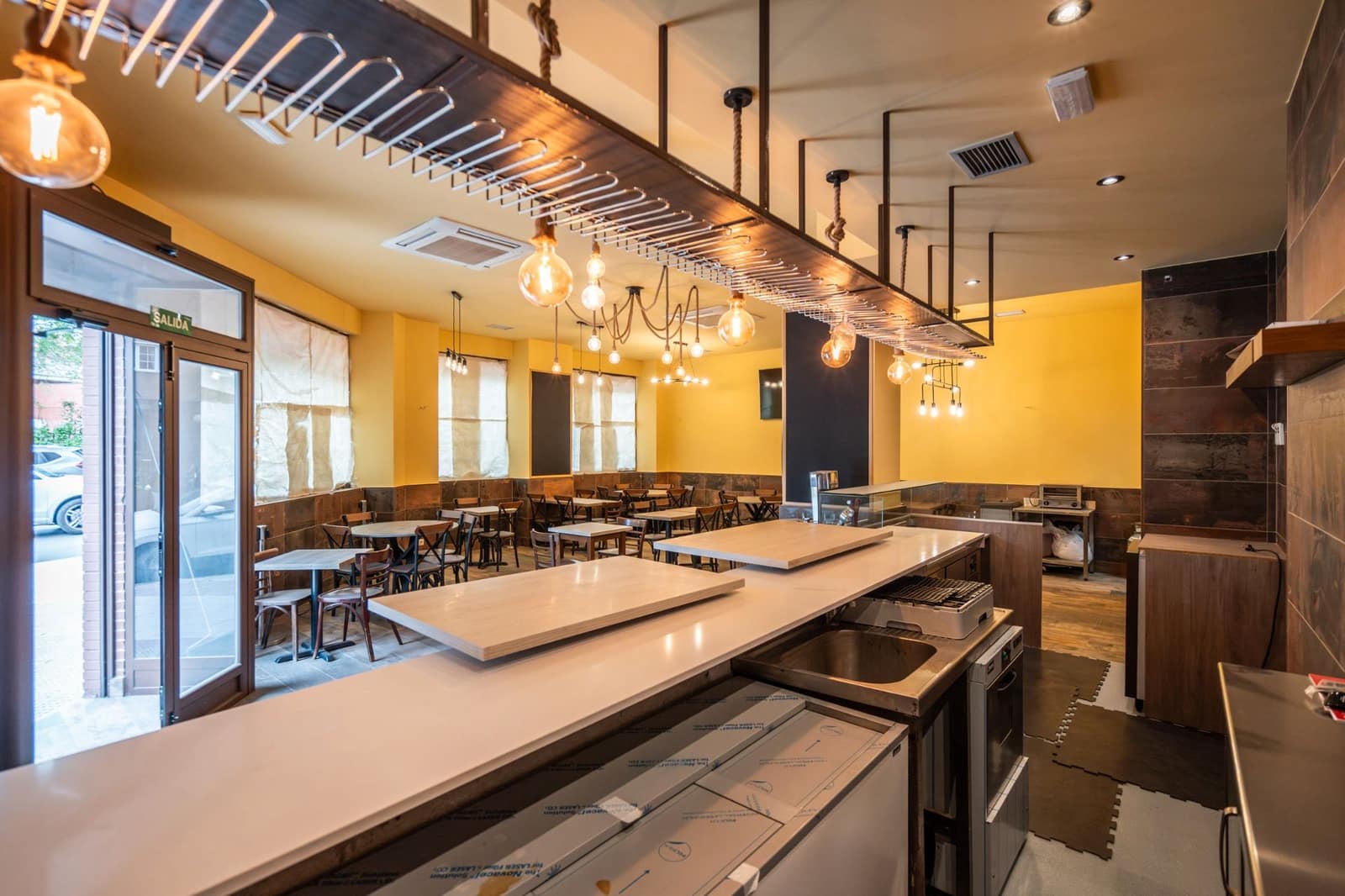 Erhverv til salg i Alcorcon - € 345.000 (Ref: 9002664)