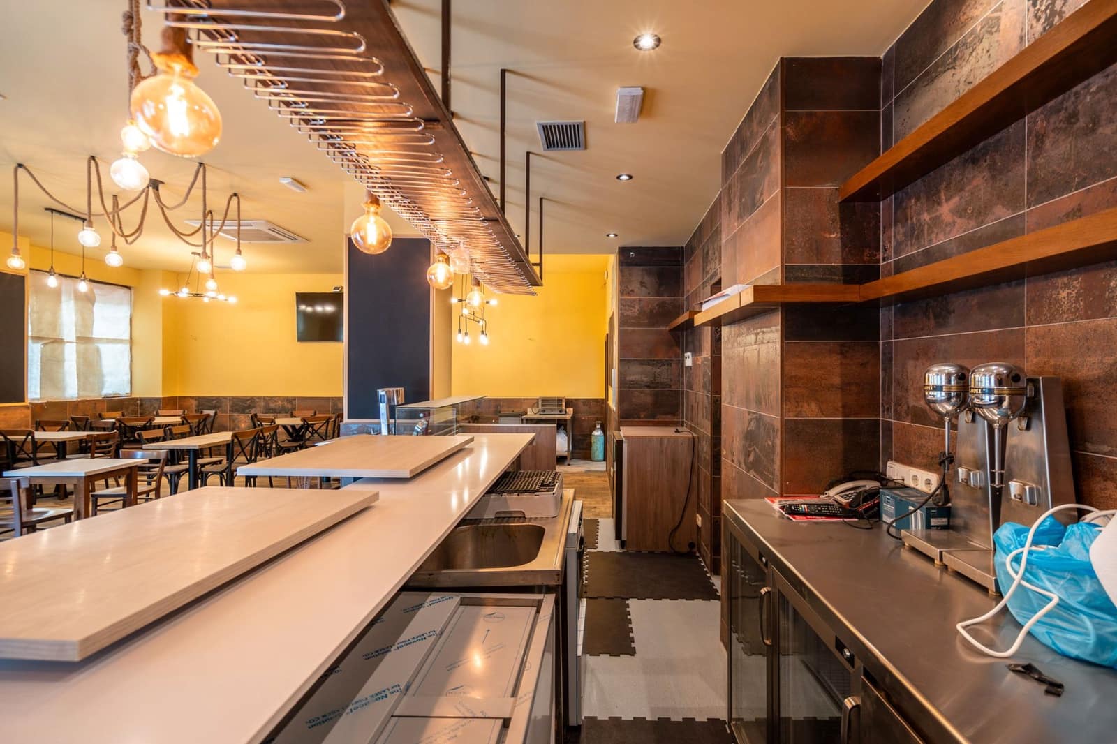 Erhverv til salg i Alcorcon - € 345.000 (Ref: 9002664)