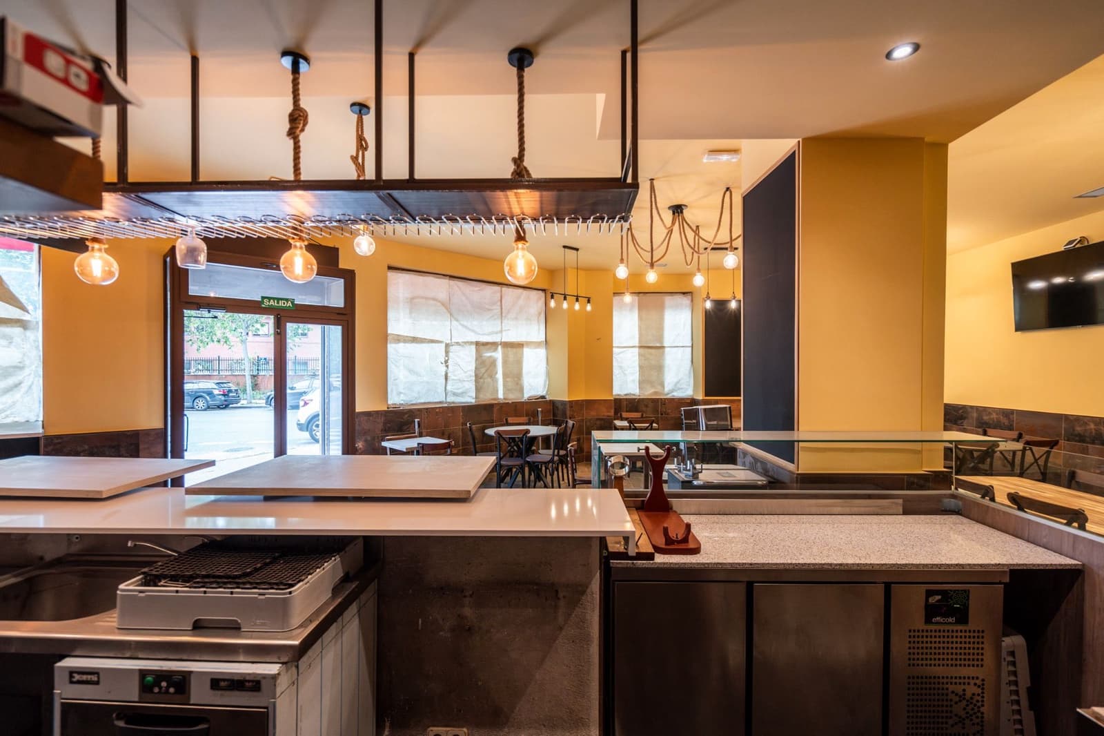 Erhverv til salg i Alcorcon - € 345.000 (Ref: 9002664)