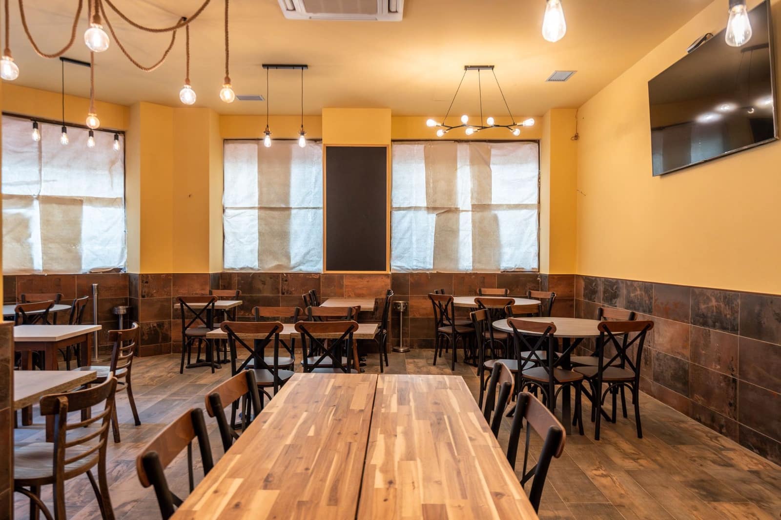 Erhverv til salg i Alcorcon - € 345.000 (Ref: 9002664)