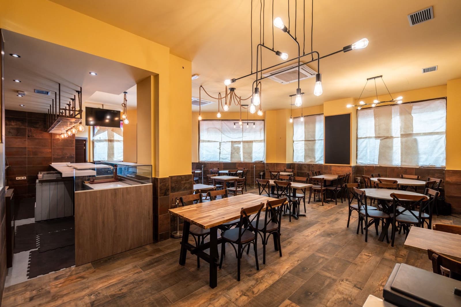 Erhverv til salg i Alcorcon - € 345.000 (Ref: 9002664)