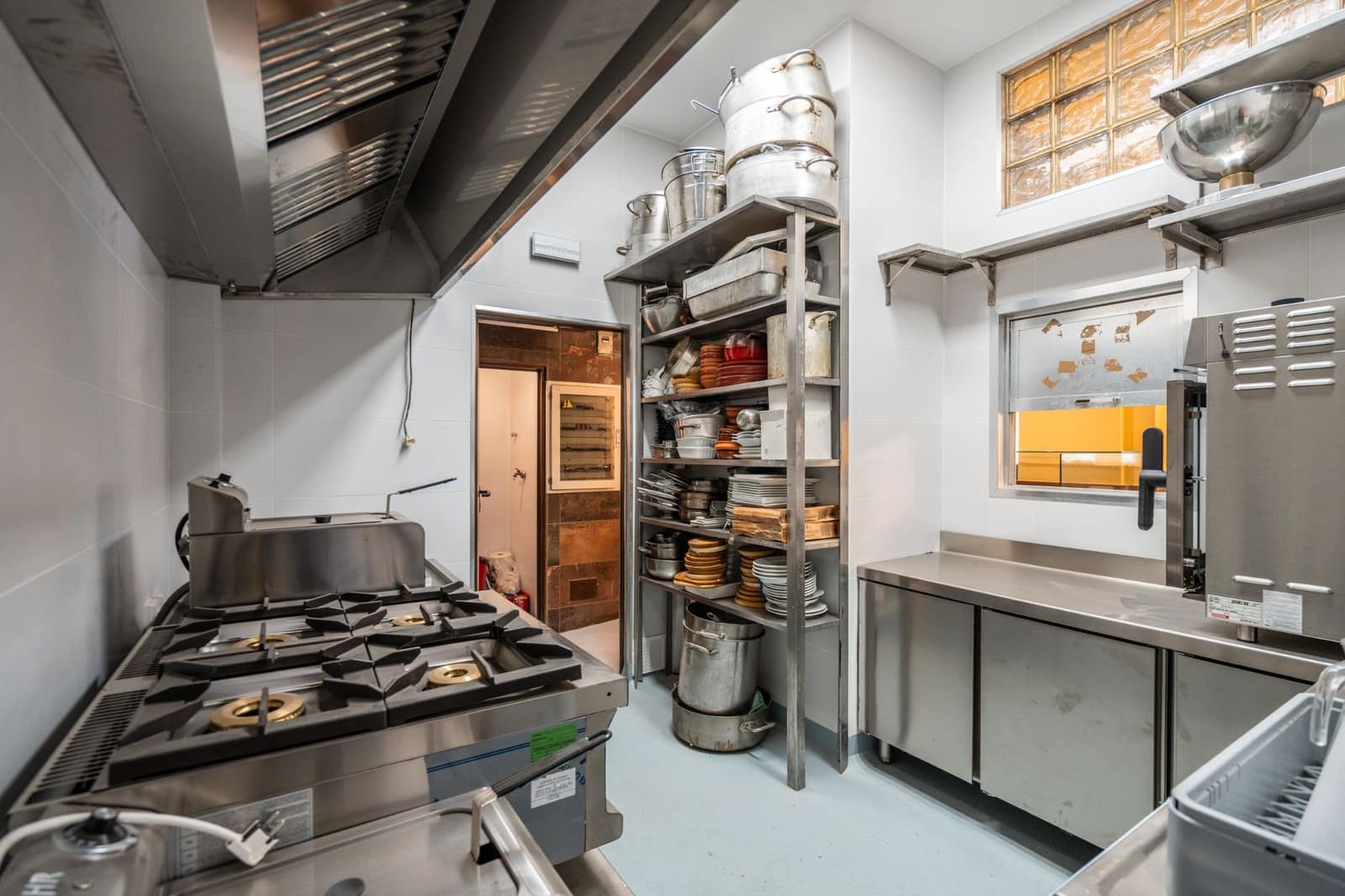 Erhverv til salg i Alcorcon - € 345.000 (Ref: 9002664)