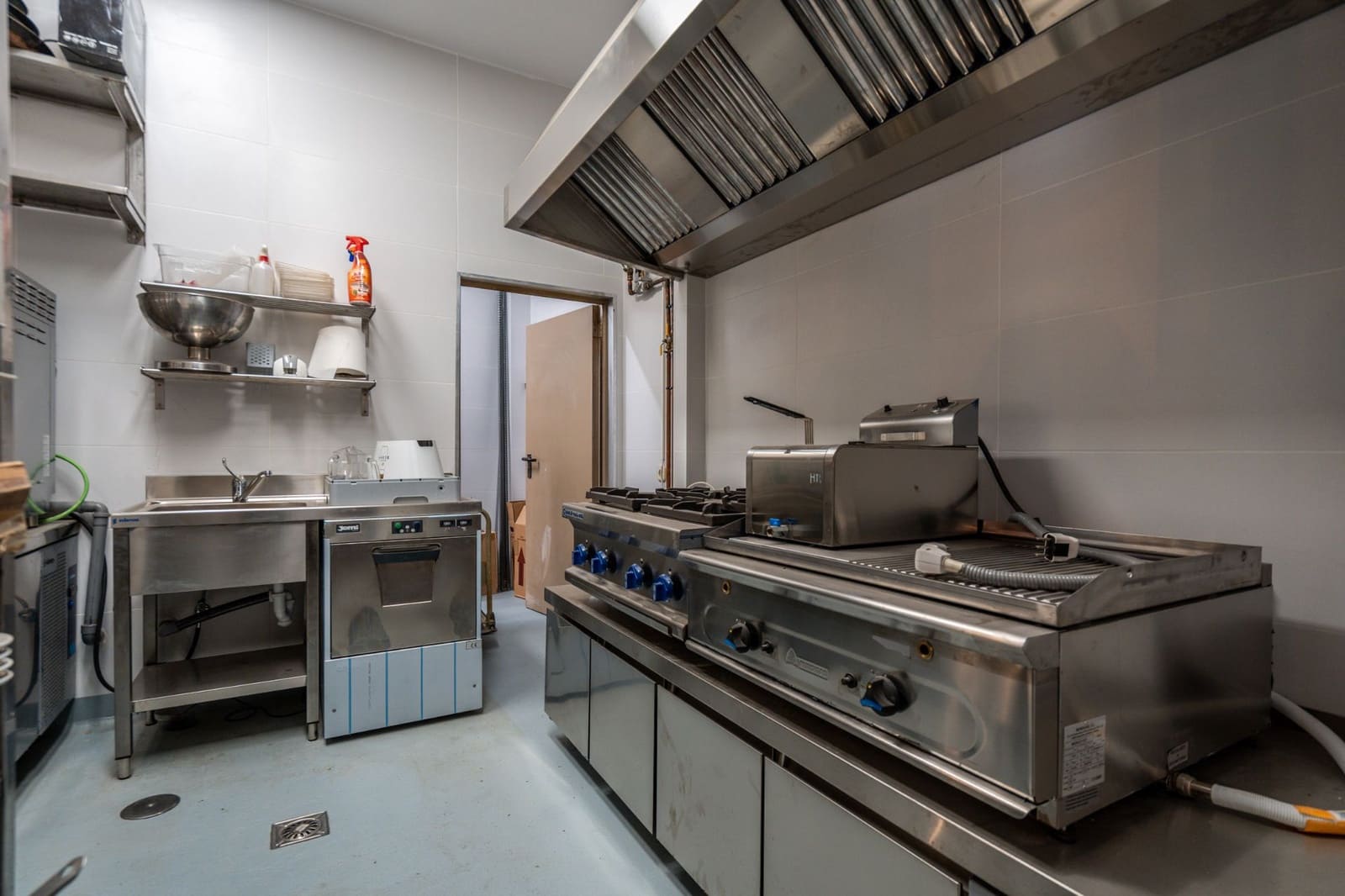 Erhverv til salg i Alcorcon - € 345.000 (Ref: 9002664)