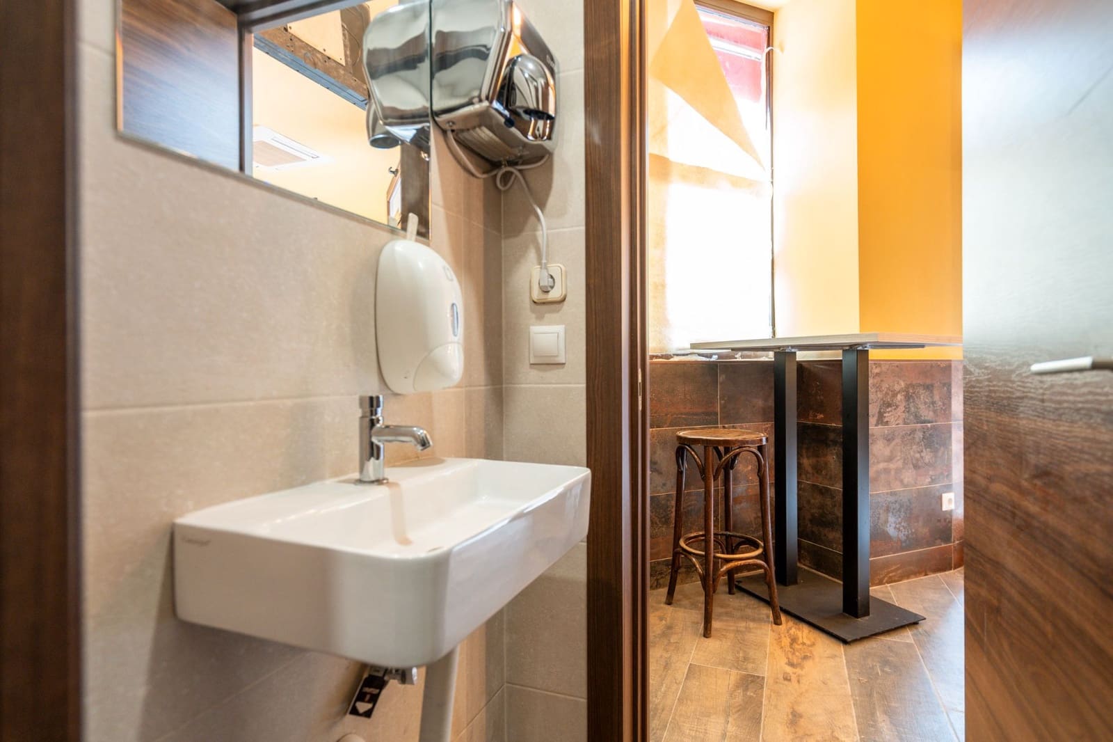 Erhverv til salg i Alcorcon - € 345.000 (Ref: 9002664)