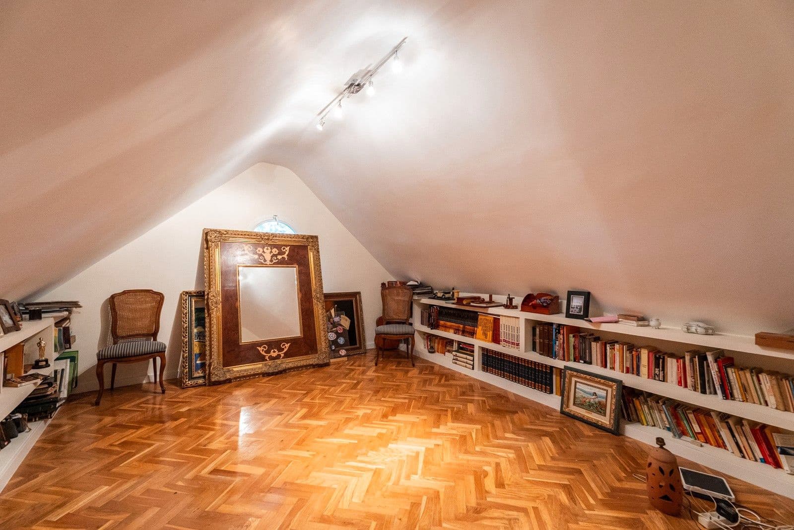 6 soveværelse Villa til salg i Boadilla del Monte med swimmingpool garage - € 1.500.000 (Ref: 9022358)