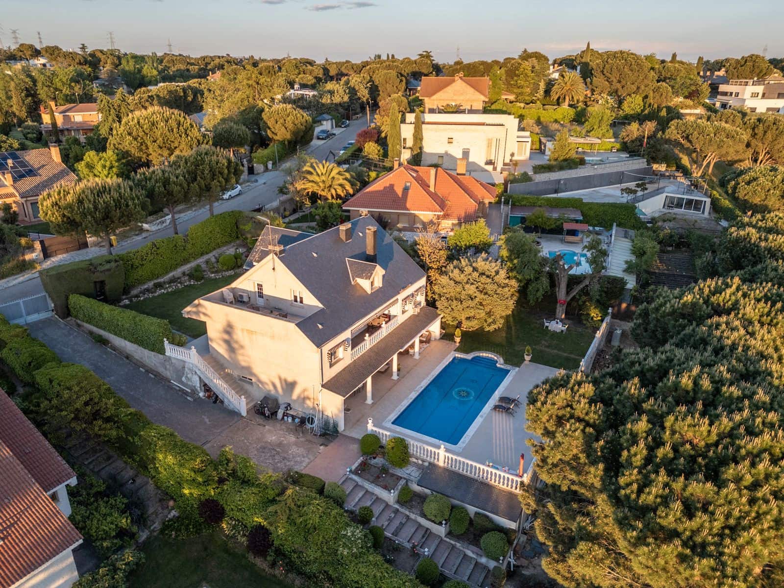 6 soveværelse Villa til salg i Boadilla del Monte med swimmingpool garage - € 1.500.000 (Ref: 9022358)