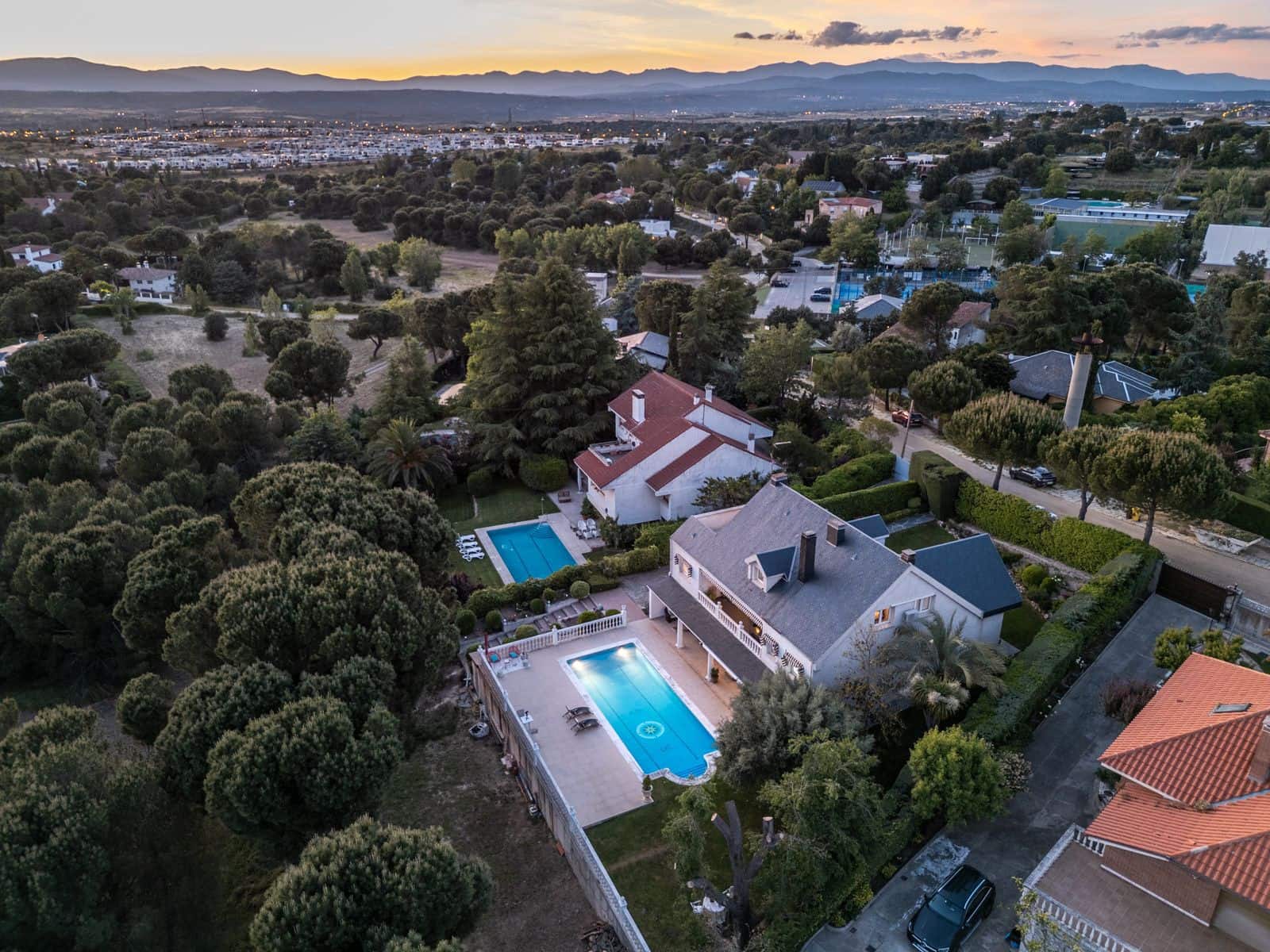 6 soveværelse Villa til salg i Boadilla del Monte med swimmingpool garage - € 1.500.000 (Ref: 9022358)