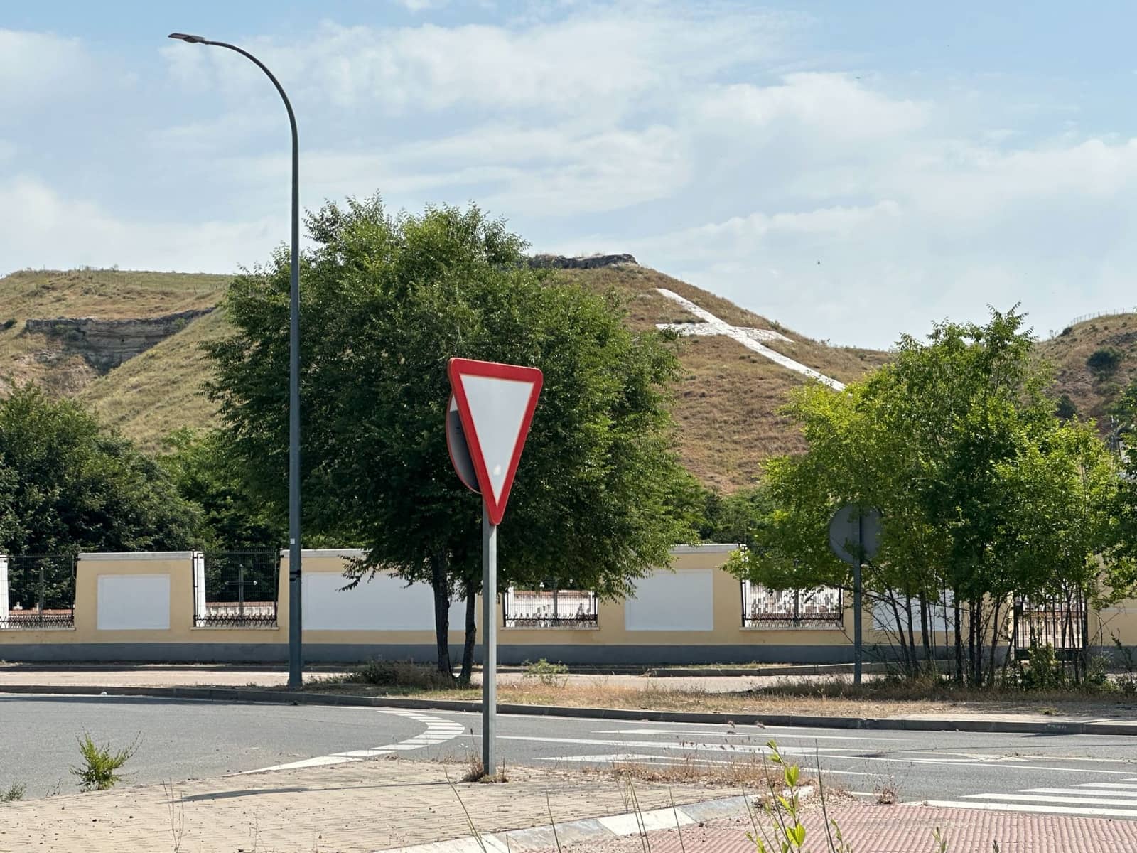 Ubebygd land til salgs i Paracuellos de Jarama - € 165 000 (Ref: 9030857)