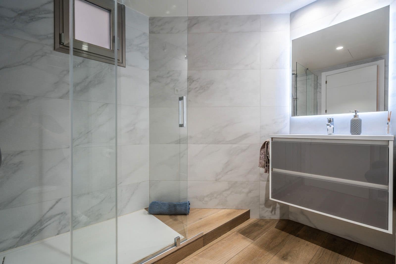 4 sypialnia Dom blizniak na sprzedaż w Miasto Madryt z basenem garażem - 1 595 000 € (Ref: 9081063)