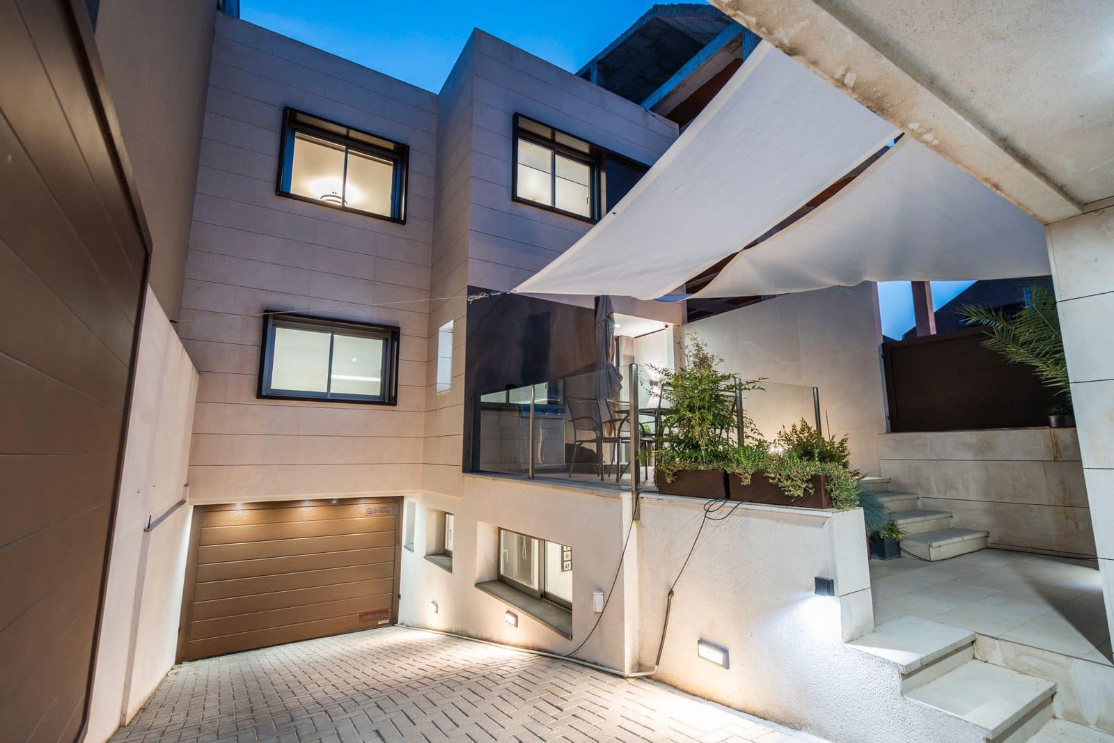 4 sypialnia Dom blizniak na sprzedaż w Miasto Madryt z basenem garażem - 1 595 000 € (Ref: 9081063)